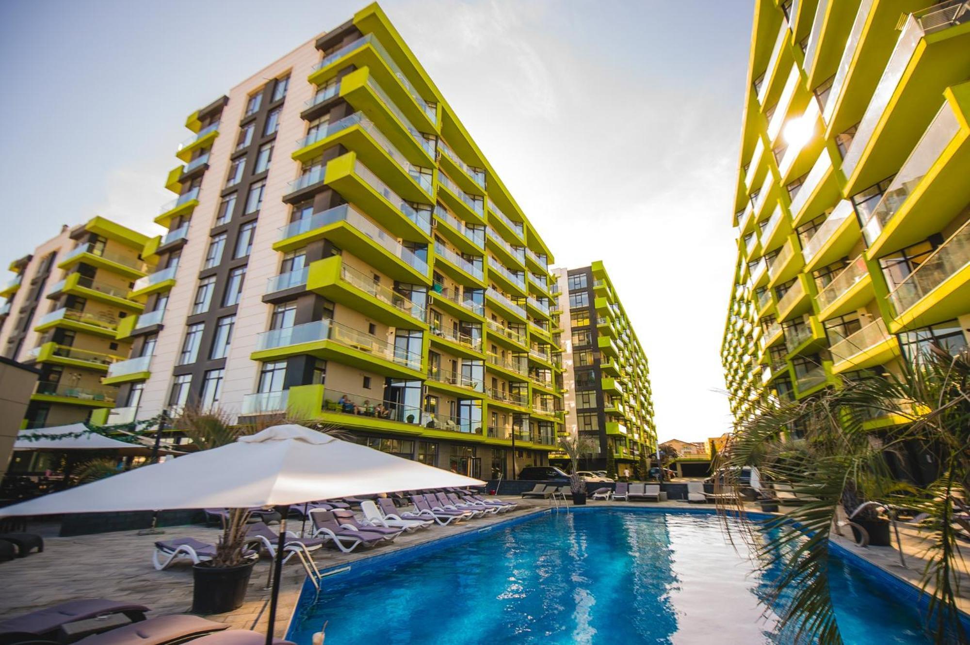 Azur Queen - Pool & Apartament Mamaia